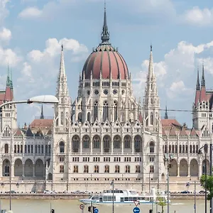 Bright With Parliament View, Free Parking , Budapest Hungary